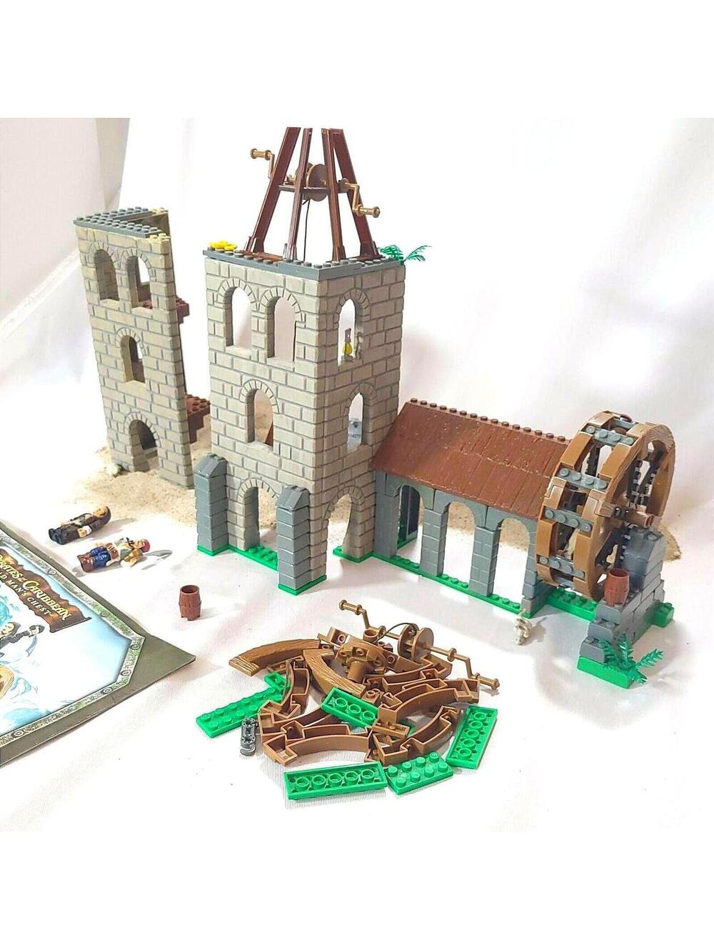 Pirates  of the Caribbean Dead Man's Chest Mega Bloks 1027 Water Wheel Duel